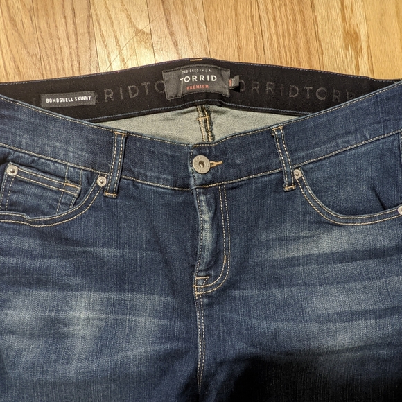 Premium Torrid Bombshell skinny jeans - Picture 2 of 8